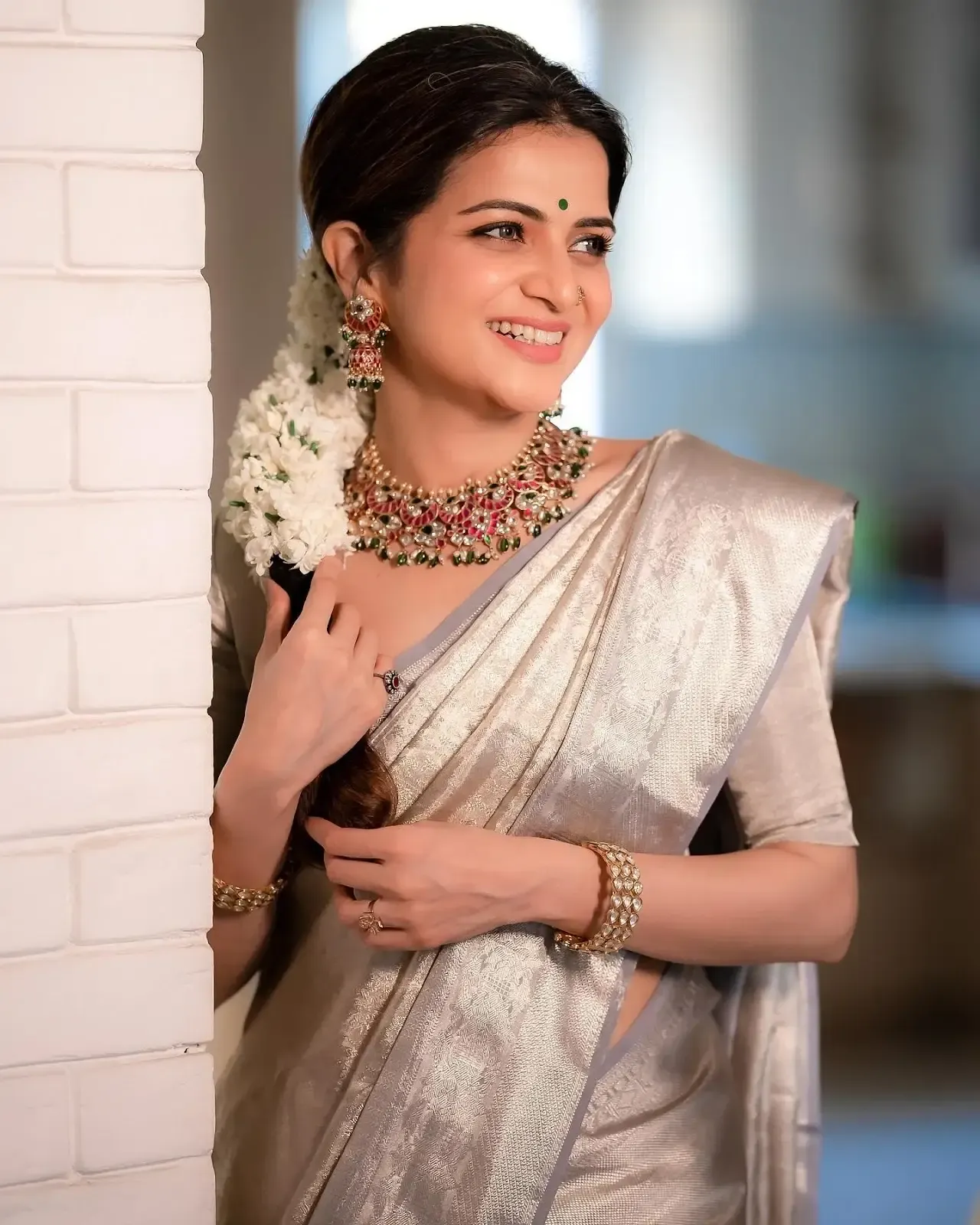 SOUTH INDIAN TV ACTRESS DHIVYADHARSHINI PHOTOSHOOT IN WHITE SAREE 2